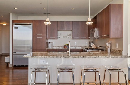 Colonial Homes Condo | Luxurious High Rise with Panoramic Views