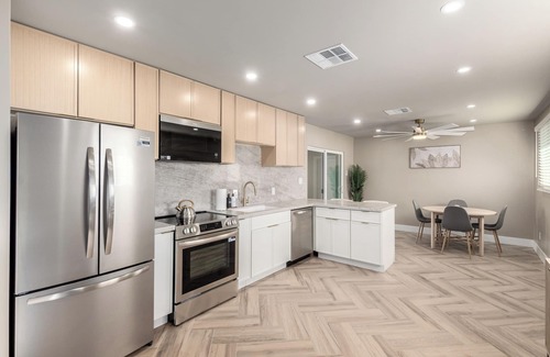 Tempe House | Luxurious Home away from home