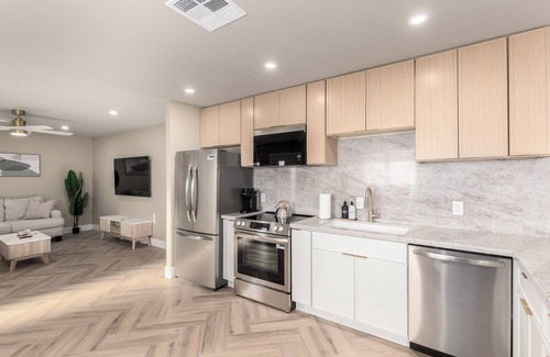 Tempe House | Luxurious Home away from home