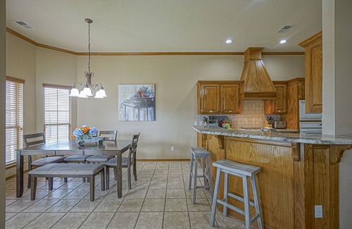 South Oklahoma City House | LUXURIOUS HOME LOCATED BETWEEN OU & OKC BRICKTOWN