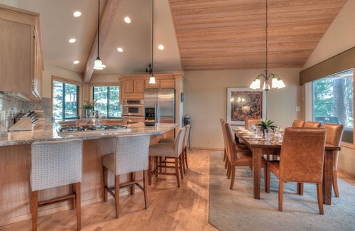 Overlook Park House | Luxurious home on the golf course. Oversized deck, hot tub, covered patio!