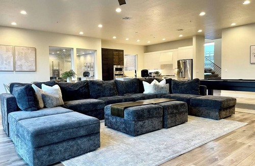 Washington House | Luxurious House on the Golf Course - Private Pool & Spa - Rooftop Fire Pit
