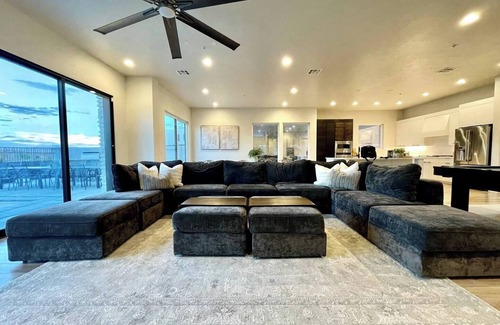 Washington House | Luxurious House on the Golf Course - Private Pool & Spa - Rooftop Fire Pit