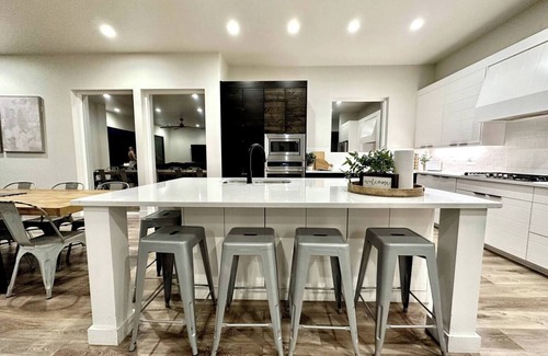 Washington House | Luxurious House on the Golf Course - Private Pool & Spa - Rooftop Fire Pit