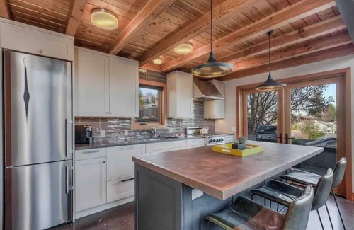 Magnolia House | Luxurious House with Views & Air Conditioning near Queen Anne & Ballard!