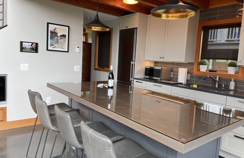 Magnolia House | Luxurious House with Views & Air Conditioning near Queen Anne & Ballard!