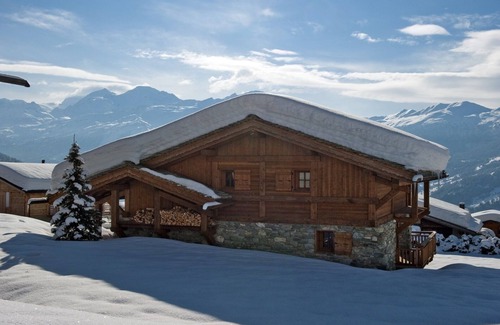 Verbier Ski Chalet | Luxurious interior designed chalet in Verbier with outstanding Alpine views