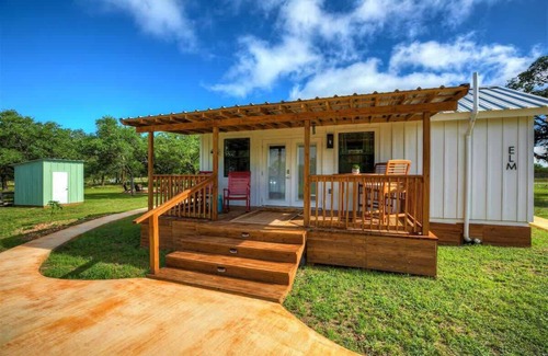 Fredericksburg Cottage | Luxurious & Intimate Cottage in Fred Wine Country!