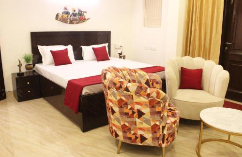 Greater Kailash Apartment | Luxurious Jacuzzi Hot Tub 1BHK Suite with Spa Tub 11