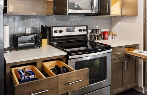 Southwest Raleigh Apartment | Luxurious King 3 Bed Suite—In Downtown Raleigh!