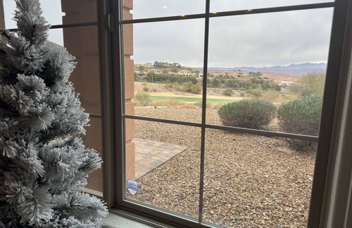 Lake Las Vegas Condo | Luxurious Lake Las Vegas Community with Pool, Gym, Clubhouse & Amazing Lake View