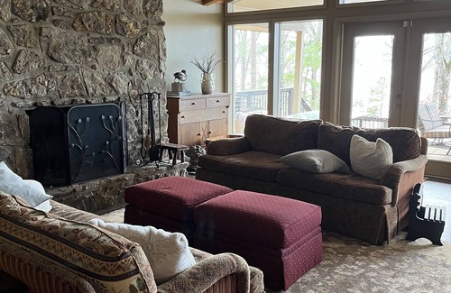 Eden Isle House | Luxurious Lakefront Eden Isle House - Heber Springs, AR