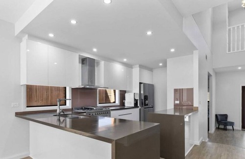 Crace House | Luxurious Large Home @Crace