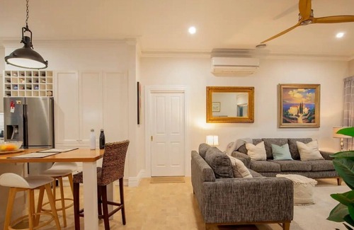 Corowa Cottage | Luxurious, light-filled, central Corowa town home