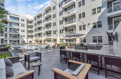 Greenway Plaza-Upper Kirby Apartment | Luxurious living in River Oaks