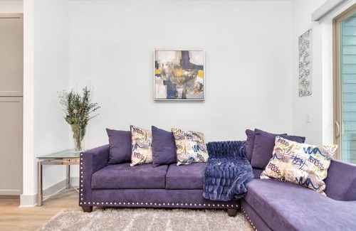 Greenway Plaza-Upper Kirby Apartment | Luxurious living in River Oaks