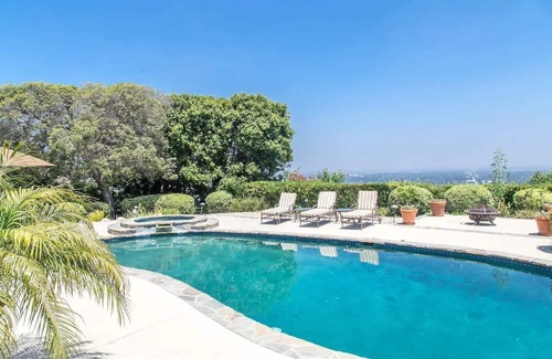 Sherman Oaks House | LUXURIOUS- LOS ANGELES- SINGLE STORY- HOME-PANORAMIC VIEW-POOL-SPA