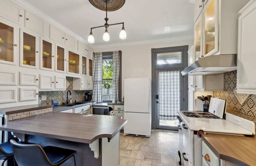 Compton Heights House | Luxurious Manor: Perfect for Families /ABODEbucks