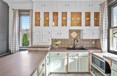 Compton Heights House | Luxurious Manor: Perfect for Families /ABODEbucks