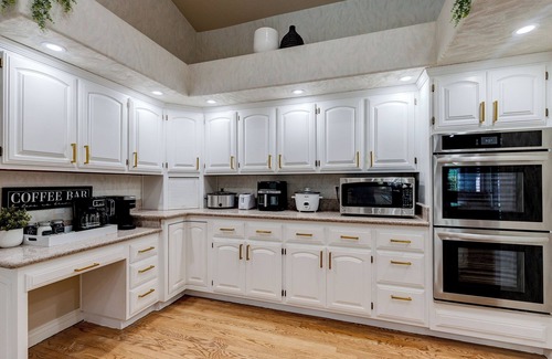Spring Valley House | Luxurious Mansion Private Pickleball Court, Arcade, & Pool Fits 24 People Max!