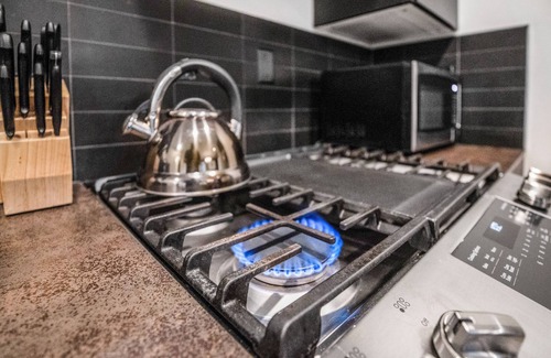 Midtown Apartment | Luxurious Midtown City Apartment Unit 4