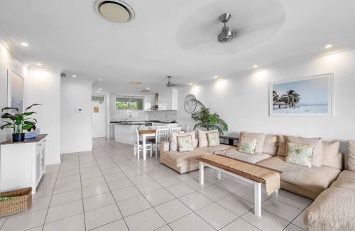 Hamilton Island Apartment | Luxurious, Modern, Stylish, Stunning Views and ready for you to enjoy.
