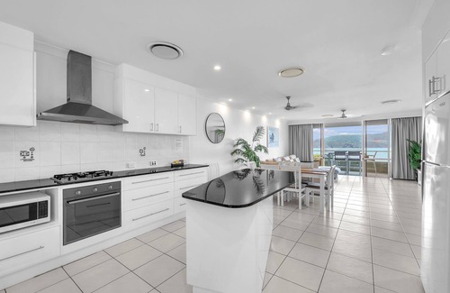 Hamilton Island Apartment | Luxurious, Modern, Stylish, Stunning Views and ready for you to enjoy.