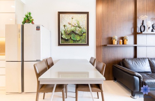 Tan Binh House | Luxurious & Modern 2Brs Apartment, Free Gym & Pool, 2.5km from airport