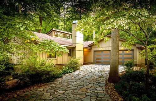 Asheville House | Luxurious modern jewel with waterfall and fire 🔥 pit for relaxing !