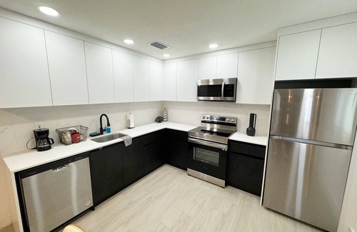Allapattah Bed & Breakfast | Luxurious Modern Loft in Artsy Wynwood