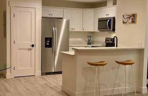 Grant Condo | Luxurious modern retreat in Downtown w/pool