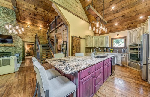 Blue Ridge House | Luxurious modern rustic house on Lake Blue Ridge - sleeps 14