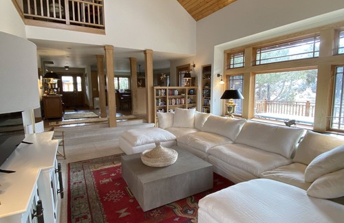 Wapiti Cabin | Luxurious Mountain property ideally located between Yellowstone and Cody, WY.