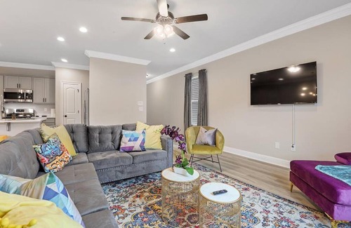 Highlands - Perkins House | Luxurious New 3b/2.5bath 4 miles from LSU