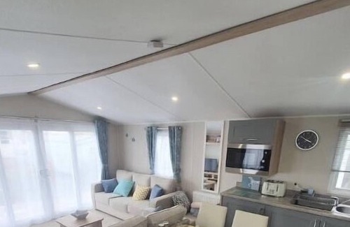 Helston House | Luxurious new 8 berth caravan, Ruan Minor Cornwall -Beach 10 min. 2 decked areas