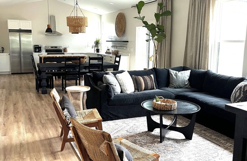 Union House | Luxurious New House Between Ark Encounter and Creation Museum-Sleeps 8