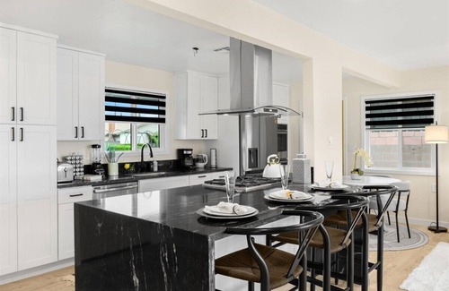 Southwest Anaheim House | Luxurious Newly Remodeled 4 bedroom Home with Large Backyard near Disneyland