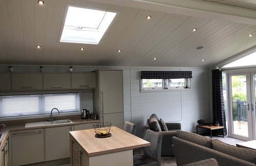 Berwick-upon-Tweed House | Luxurious Oakwood Lodge with Lake View and Glorious Balcony Sunsets