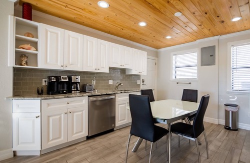 St. Pete Beach Condo | Luxurious Oasis ~ beachside 2 bedroom condo w/pool