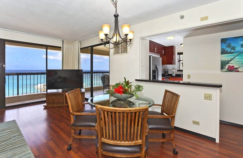 Waikiki Condo | Luxurious Ocean View 2-bed/2-bath condo with Pool, FREE Valet Parking & Wi-Fi