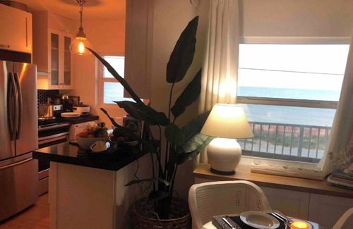 Ormond-by-the-Sea Condo | Luxurious Oceanfront Ormond Getaway