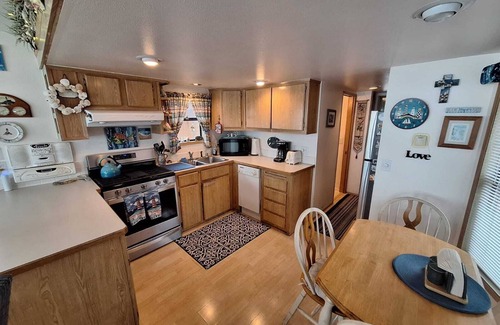 Smith River Cabin | Luxurious Oceanfront Cabin 7 Getaway w/Hot Tub : stunning views, private hot tub, and cozy comfort. (Private Beach Owned by White Rock Resort)