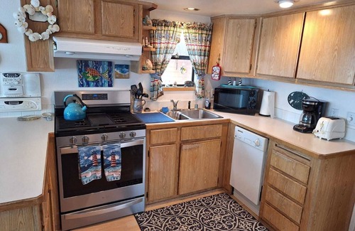 Smith River Cabin | Luxurious Oceanfront Cabin 7 Getaway w/Hot Tub : stunning views, private hot tub, and cozy comfort. (Private Beach Owned by White Rock Resort)