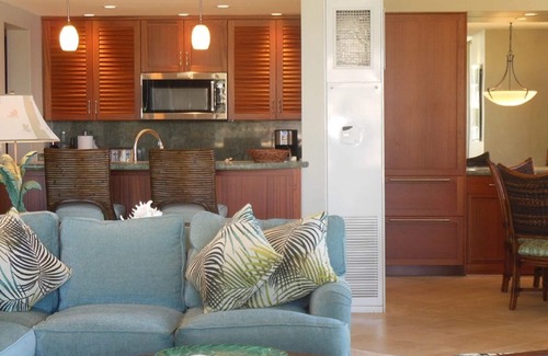 Kaanapali Condo | LUXURIOUS OCEANFRONT CORNER UNIT REMODELED WITH ISLANDS & BLACK ROCK VIEWS