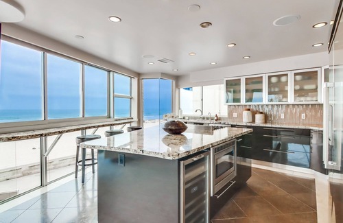 Mission Beach House | Luxurious oceanfront escape with majestic views, beach access & great kitchen