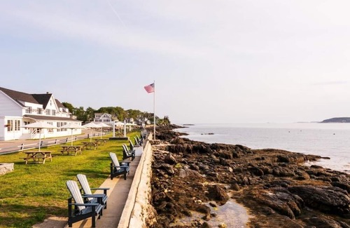 Ocean Point Hotel | Luxurious Oceanview Room for Memorable Couple Getaways | Private Beach Access