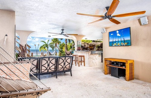 Venetian Shores House | "Luxurious Open Bay Retreat: Expansive Dockage & Private Pool Oasis!