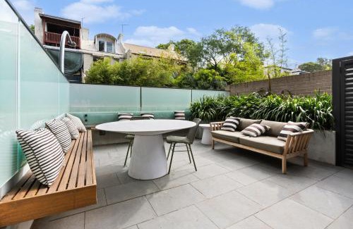 Glebe Apartment | Luxurious Parkside 4BR Terrace House w/Garage