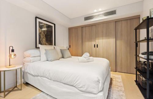Glebe Apartment | Luxurious Parkside 4BR Terrace House w/Garage