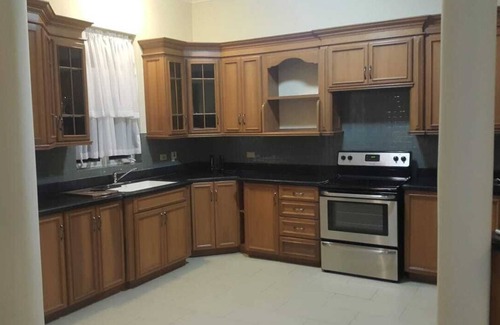 Runaway Bay Apartment | Luxurious Pen Hall Estate Apartment